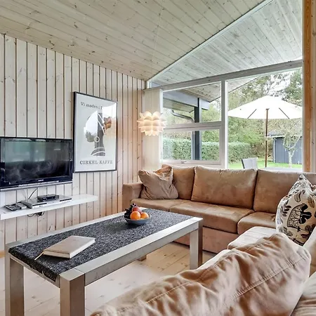 Tayler - 1-8km From The Sea By Interhome Hals