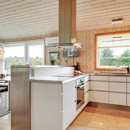 Tayler - 1-8km From The Sea By Interhome * Hals