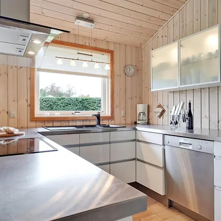 Tayler - 1-8km From The Sea By Interhome Hals